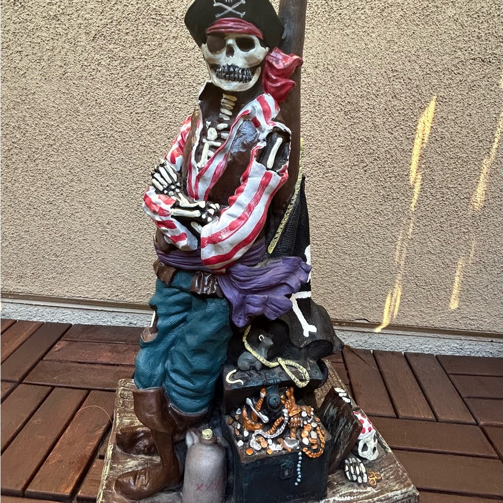 VINTAGE 1997 PIRATE Skeleton Statue